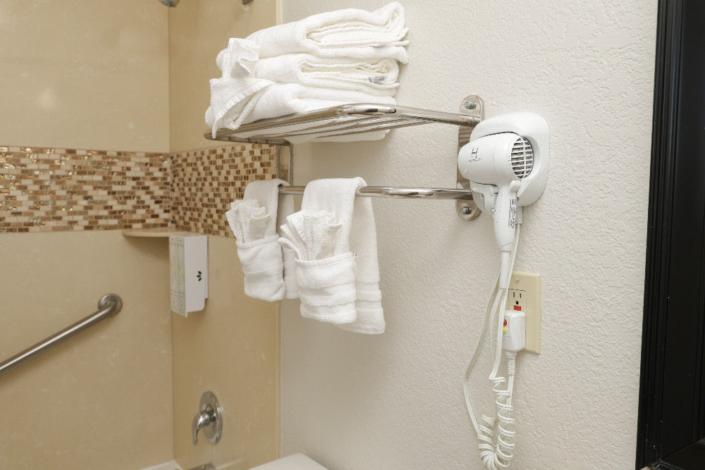 Welcome To Sea Breeze Inn - Bathrooms