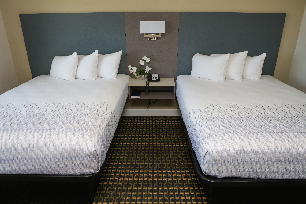 Welcome To Sea Breeze Inn - Rooms