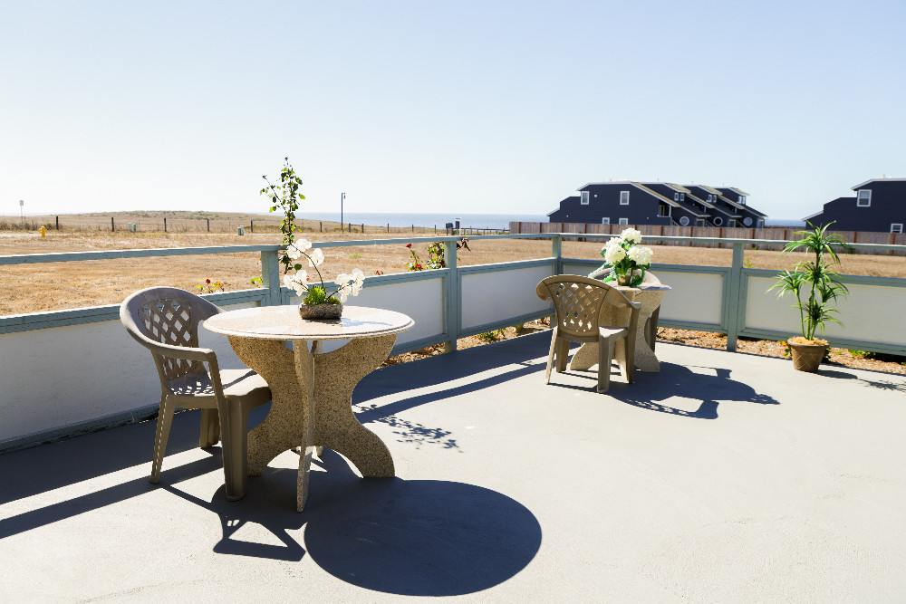 Welcome To Sea Breeze Inn - Patio