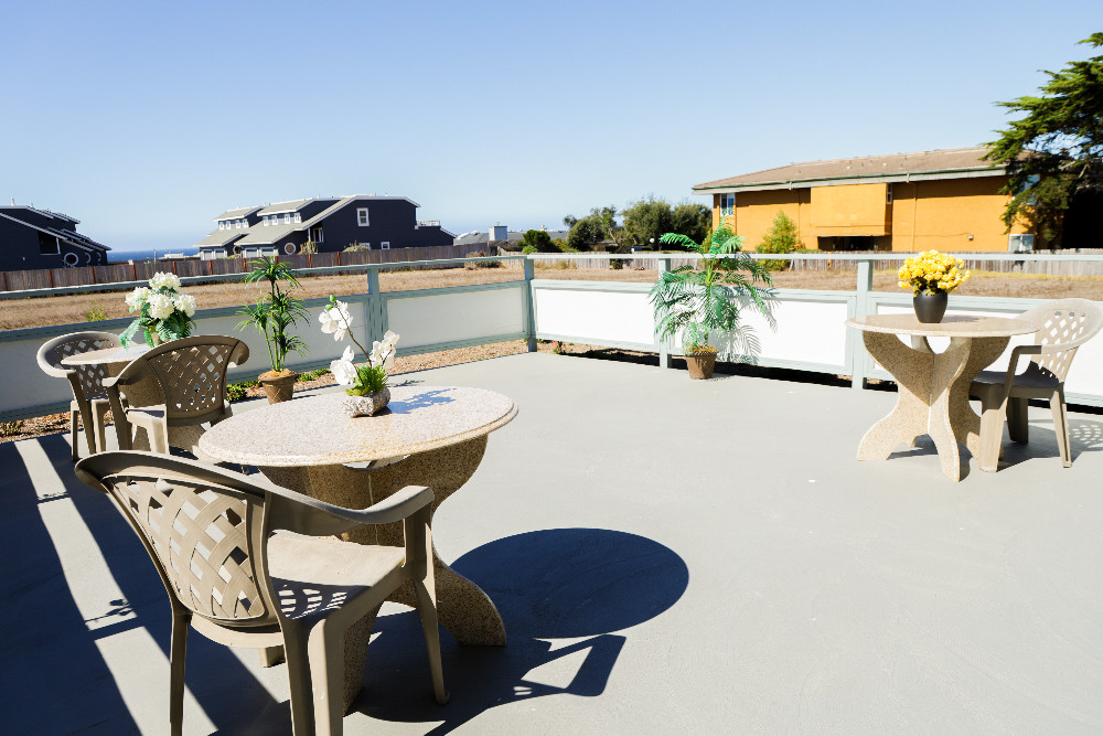 Welcome To Sea Breeze Inn - Patio
