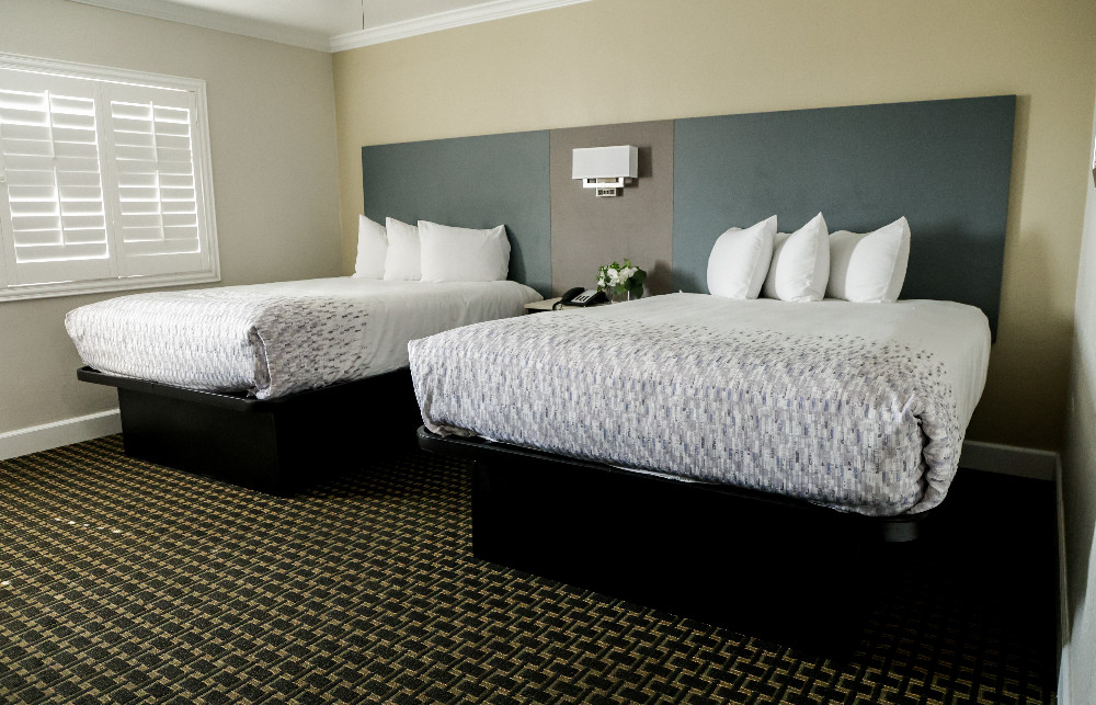 Welcome To Sea Breeze Inn - Rooms