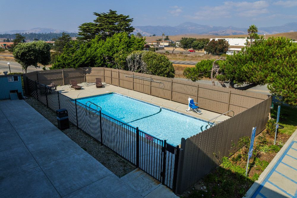 Welcome To Sea Breeze Inn - Pool