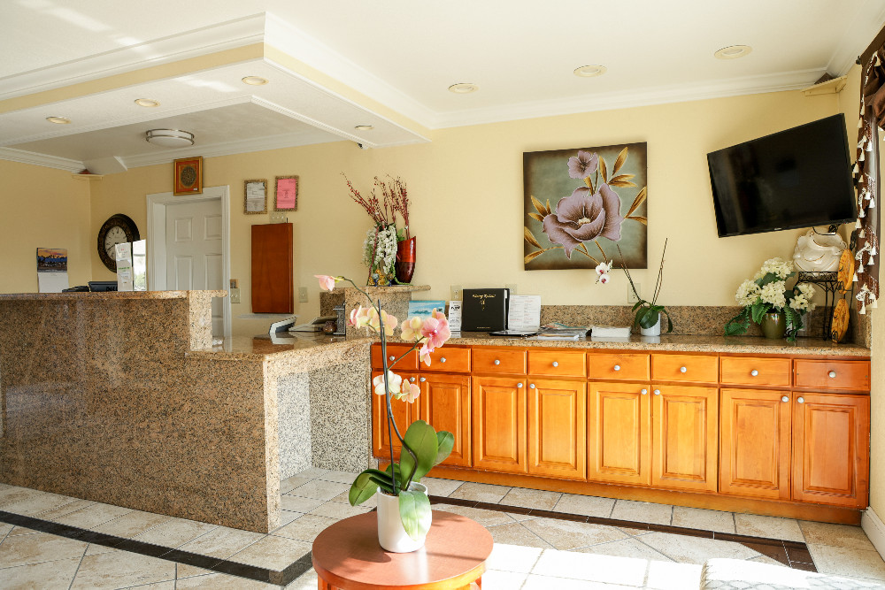 Welcome To Sea Breeze Inn - Office