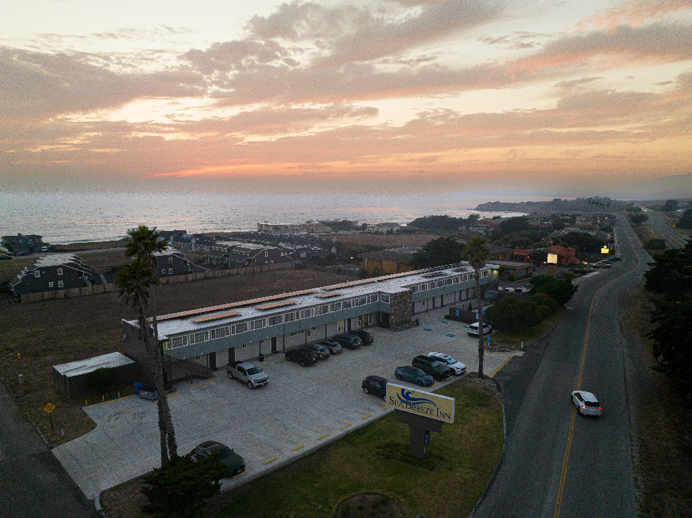 Welcome To Sea Breeze Inn - Hotel