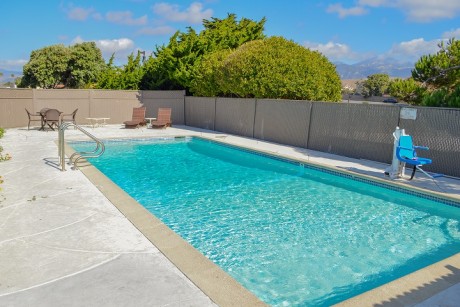 Welcome To Sea Breeze Inn - Seasonal Pool