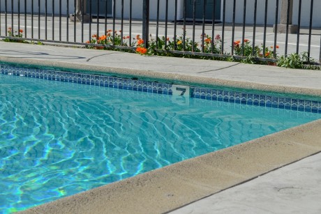 Welcome To Sea Breeze Inn - Sparkling Pool